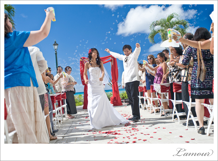 Hawaii Wedding Photographers from L'Amour at the Moana Surfrider Hotel in Honolulu Oahu