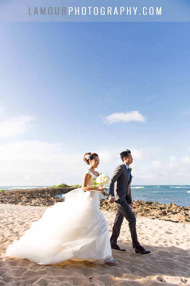 hawaii wedding photography on the beach on Oahu