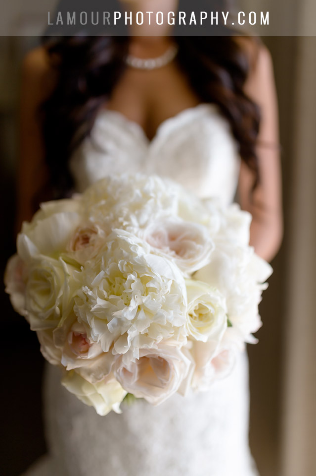 white and light pink wedding bouquet in hawaii
