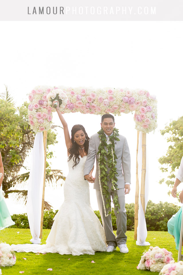 turtle bay wedding ceremony at kuillima point grass lawn