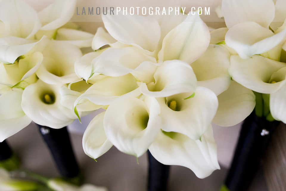 white lilies wedding bouquet in Hawaii black ribbon